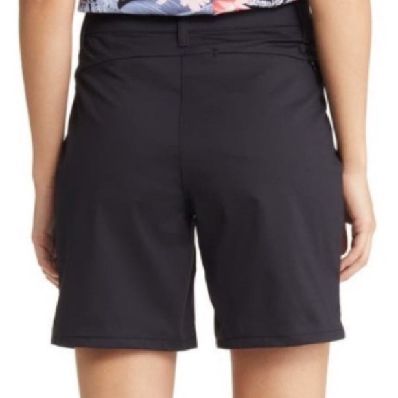 Tommy Bahama Women's Kira Cay IslandZone Golf Bermuda Shorts Size 16, Black, - Picture 2 of 9